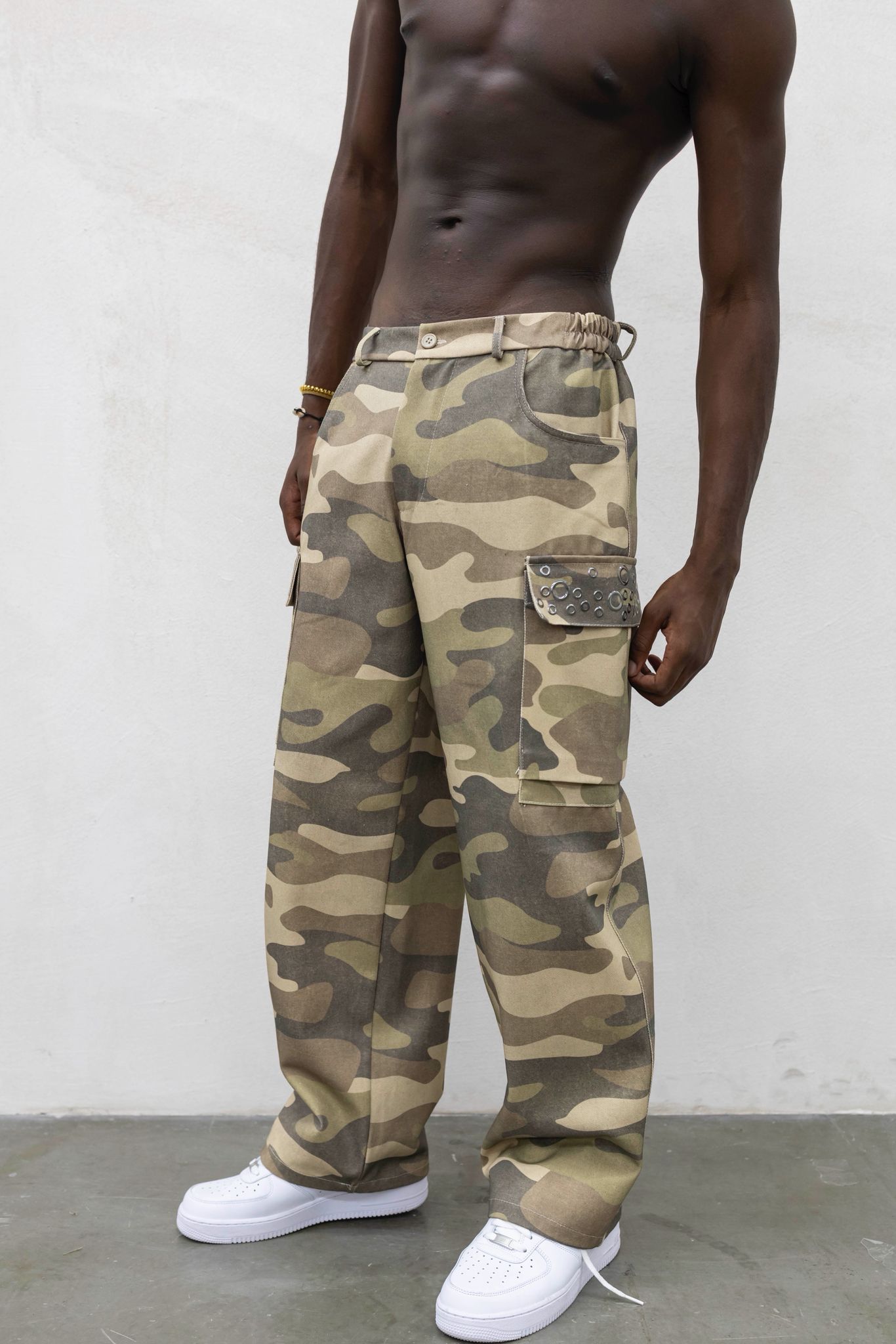PRESENT - CARGO BORCHIE - CAMO